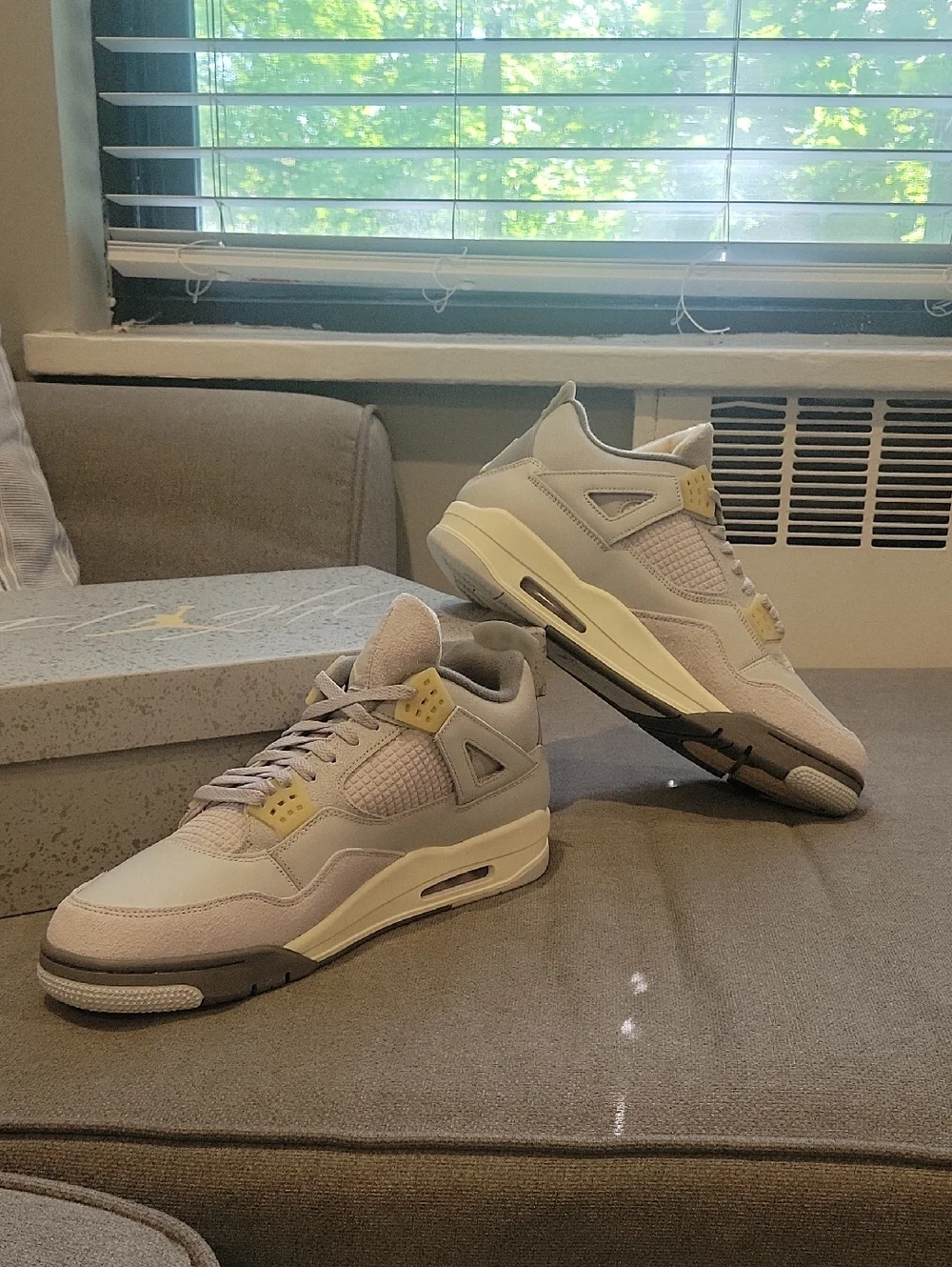 AIR JORDAN 4 RETRO SE - PHOTON DUST/PALE VANILLA - SIZE 14